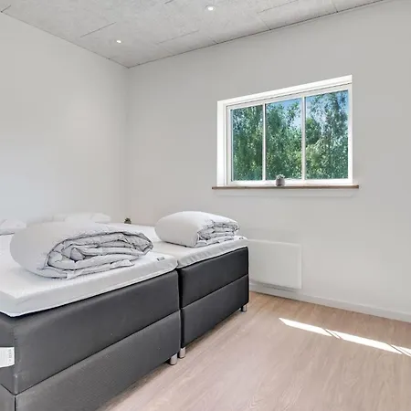 2 Bedroom Amazing In Casa de Férias Rødby