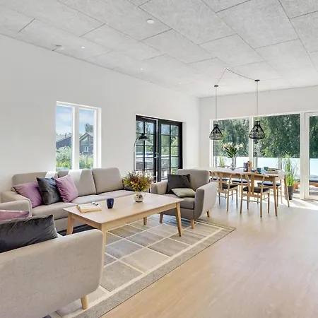 2 Bedroom Amazing In Casa de Férias Rødby