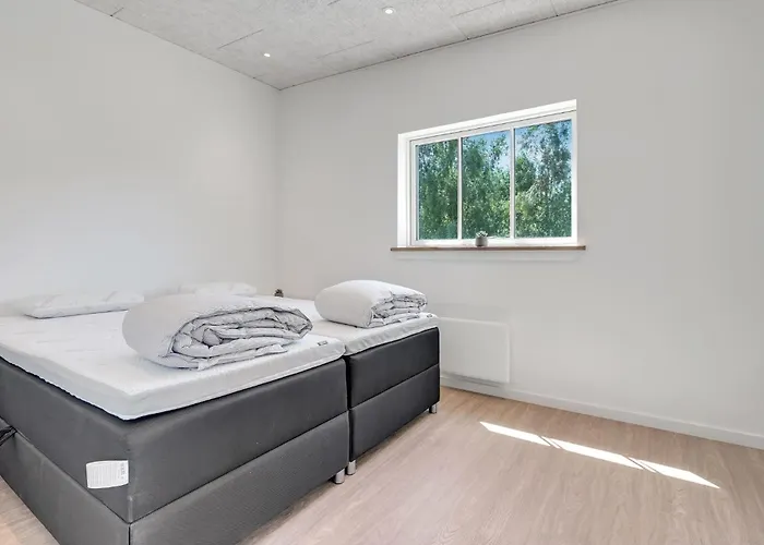 2 Bedroom Amazing In Nyaraló Rødby